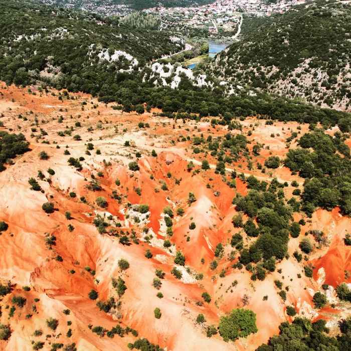 Paradisul secret din Grecia în care peisajele par desprinse de pe planeta Marte. Galerie Foto