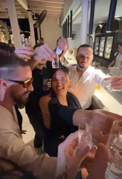 Smiley a comis-o grav, dar Gina Pistol a fost atracția serii! Cât a costat rochia de nașă a vedetei Pro TV
