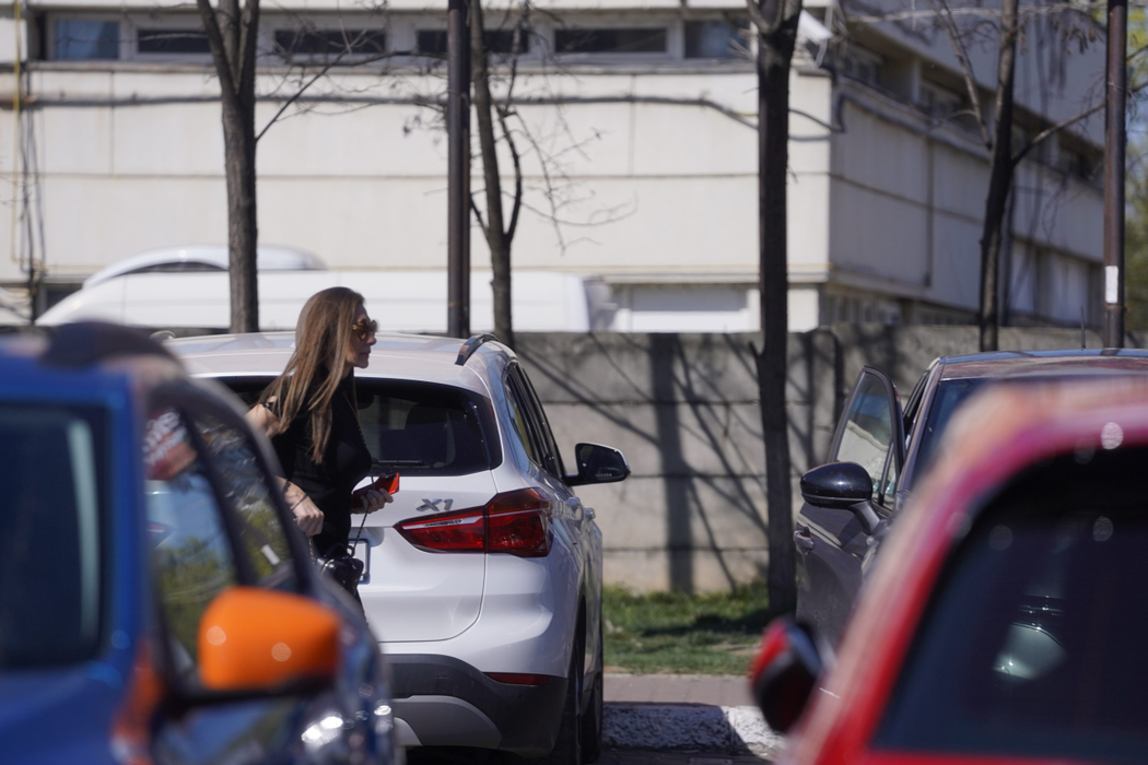 Romanița Iovan a mers la farmacie, de unde și-a cumpărat cosmetice (Foto: CANCAN.RO)