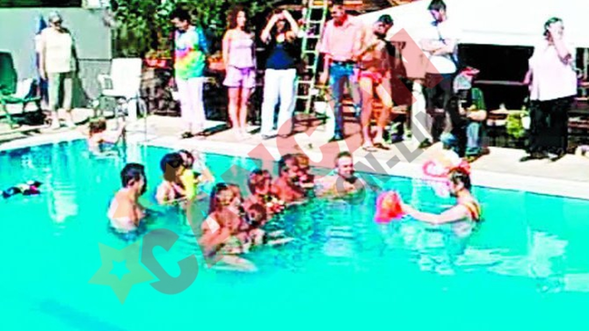 Nunta in piscina!