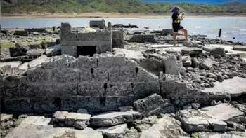 După 300 de ani de când a fost înghiți de ape, ruinele unui oraș au ieșit la suprafață. Turiștii au timp limitat să viziteze locul