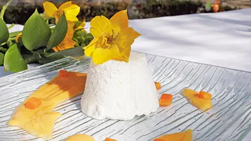 Reteta buna de tot! Flan de branza de vaca cu sos de martipan