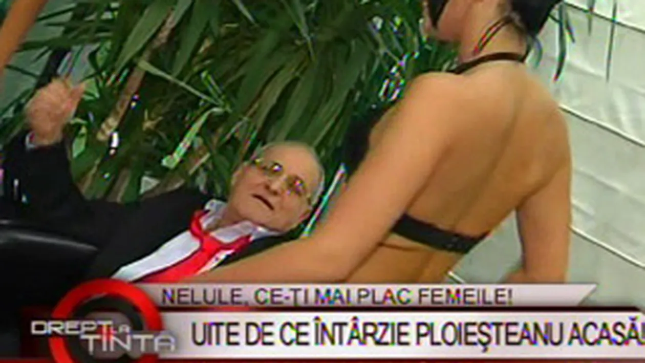 VIDEO Striptease pe muzica si in fata lui Nelu Ploiesteanu! Vezi cum ii danseaza artistului trei fete dezbracate la bara!