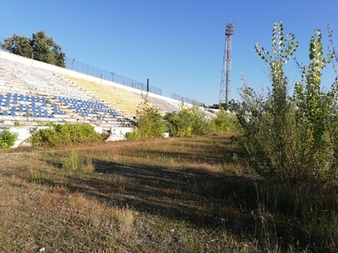 Stadionul Municipal din Bacău, fost ”Dumitru Sechelariu”, a a ajuns de nerecunoscut