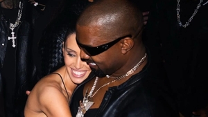 Căsnicia lui Kanye West scârțâie. Se pare că Bianca Censori s-a săturat și vrea să pună capăt relației