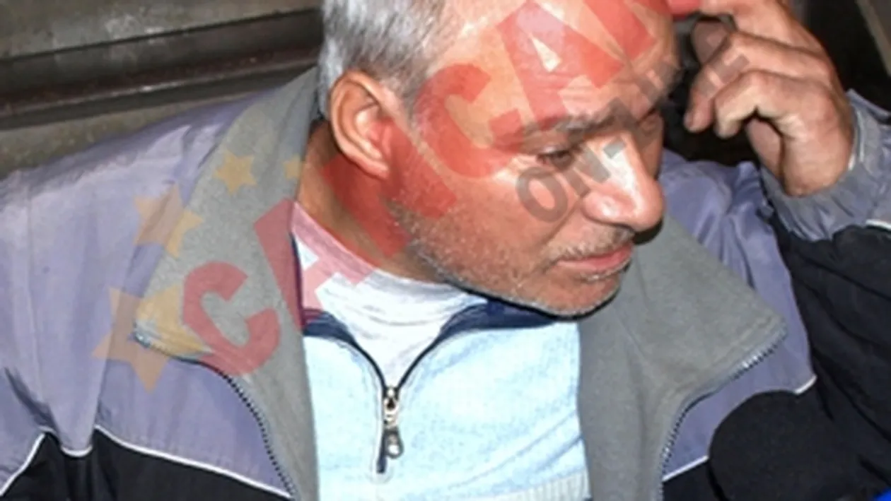 S-a baricadat cu copilul in casa!