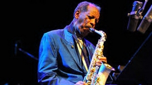 "Taticul jazului" a murit la varsta de 85 de ani. Canta la saxofon de cand era copil!