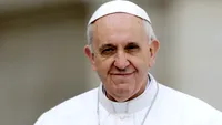 Nu te aşteptai la asta! Cu ce maşină călătoreşte Papa Francisc. Imaginea a devenit virală