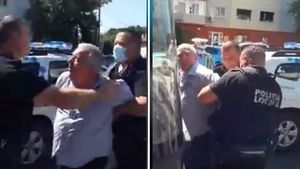 Scandal. Scene incredibile în centrul Bacăului. Un șofer de autobuz a fost încătușat pentru că nu purta mască