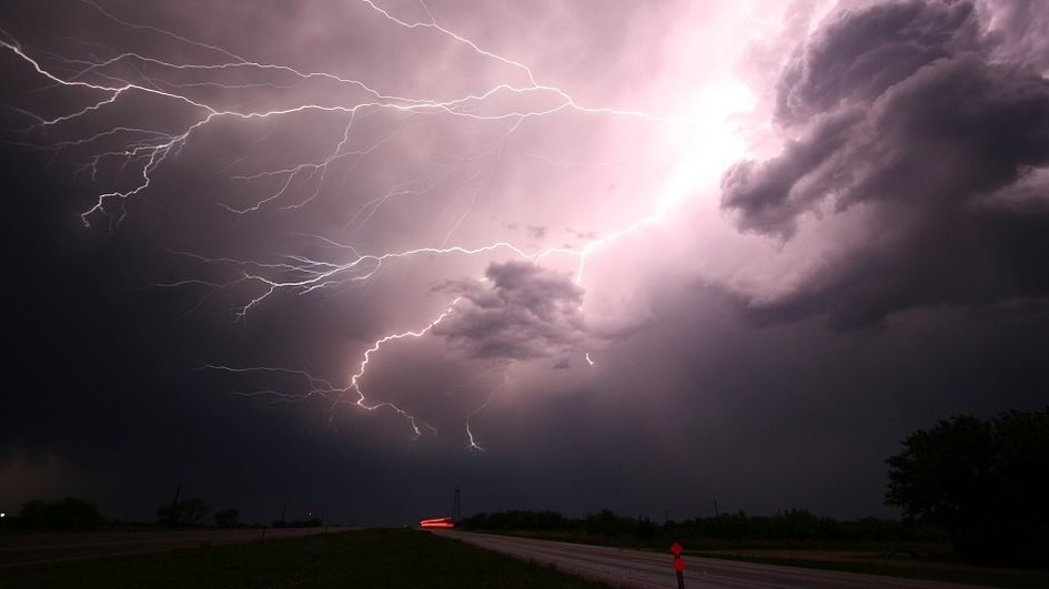 Prognoza meteo 17 mai: Vremea se menține instabilă! Ploi cu descărcări electrice în Capitală