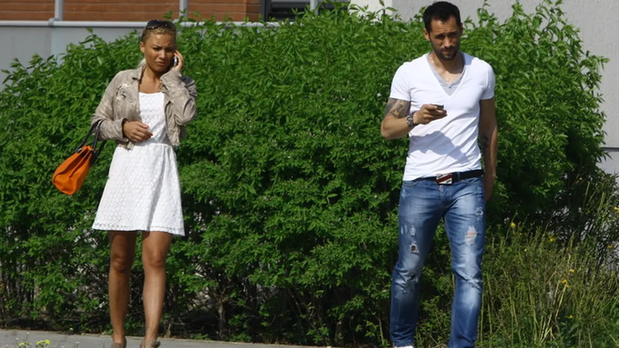 Rapidistii intra in clubul select al fotbalistilor. Emil Dica, prins in ofsaid cu o blonda focoasa