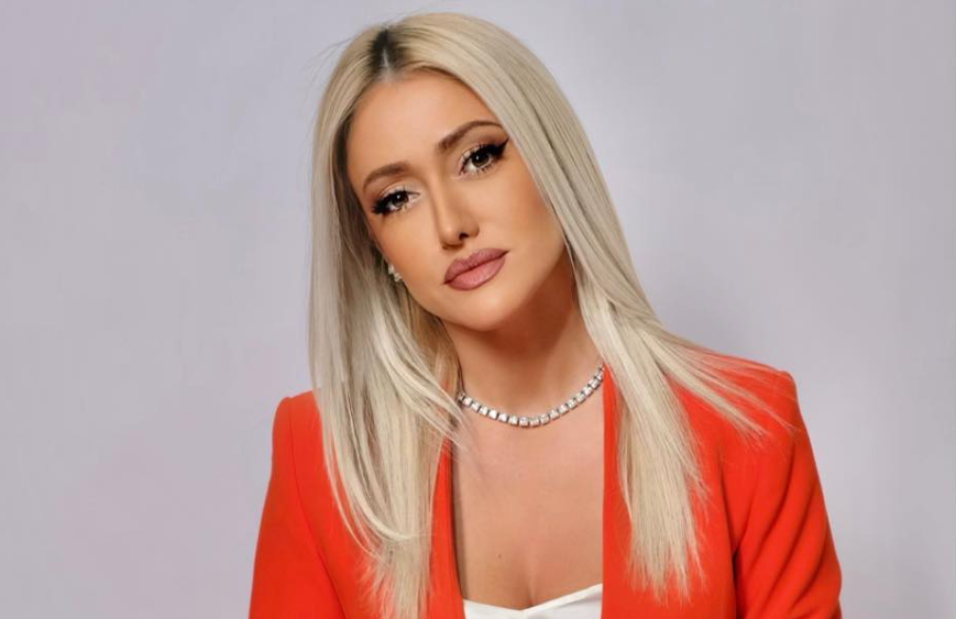 Iuliana Pepene și-a oripilat fanii! Știrista de la Antena 1 s-a filmat în timp ce mânca carne crudă: ”De asta nu m-am măritat!”