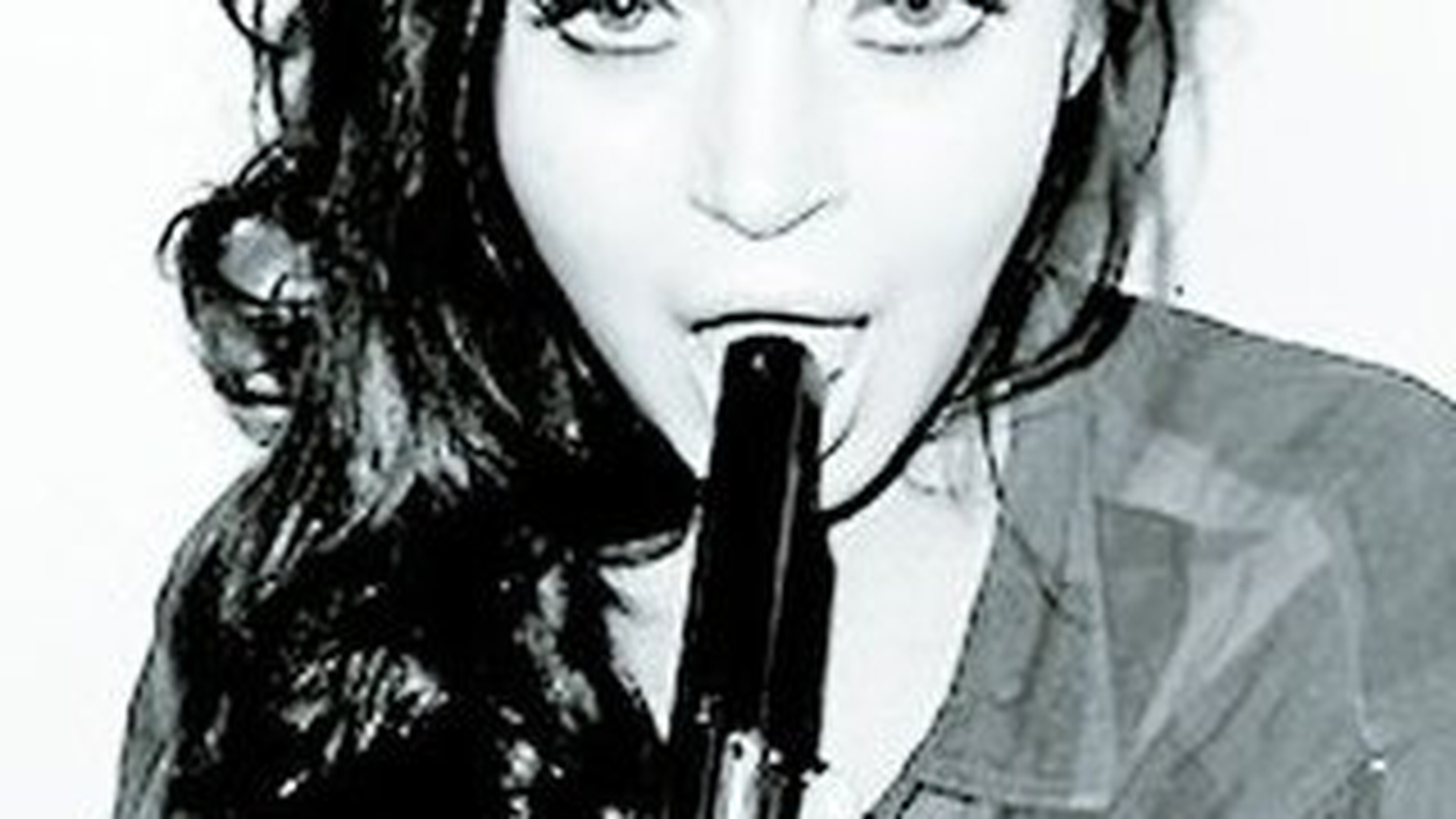 Lindsay Lohan, sub influenta unui artist controversat. Pozeaza in sinucigasa sexy