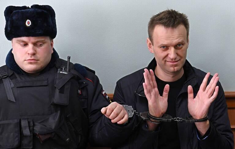Mama lui Aleksei Navalnîi, strigăt de disperare în fața închisorii unde a murit fiul său. Ce îi cere lui Vladimir Putin. „Depinde doar de tine”