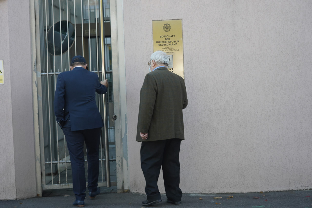 Andrei Pleșu a ajuns la Ambasada Germaniei (Foto: CANCAN.RO)