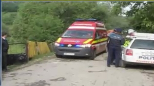 O bătrână de 82 de ani, accidentată grav de un poliţist beat! Agentul conducea maşina de serviciu