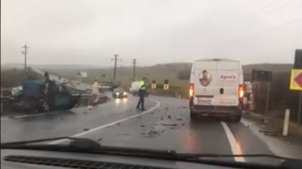 Bihor: Doi morți și doi răniți, după ce o autobetonieră a izbit violent o maşină