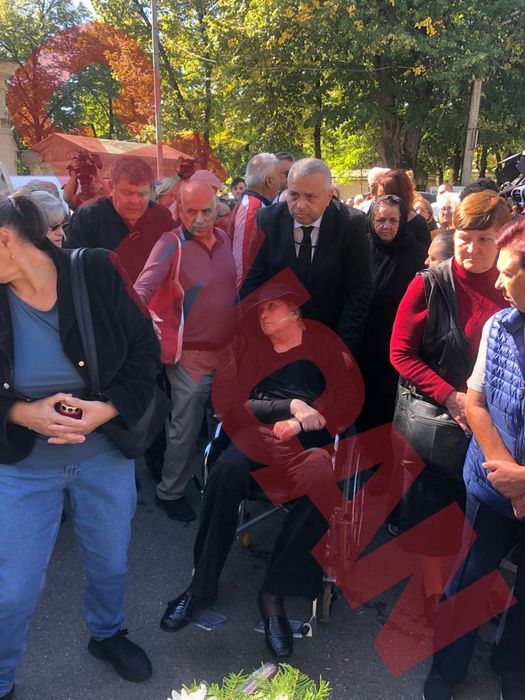 Soția lui Alexandru Arșinel, la înmormântarea actorului / (Foto: CANCAN.RO)