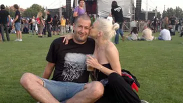 Uite cum danseaza Jojo pe muzica rock! A fost la un concert in Bulgaria