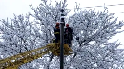 Peste 12.500 de români sunt continuare fără energie. Bogdan Ivan: „Continuăm intervențiile până la ultima reconectare”