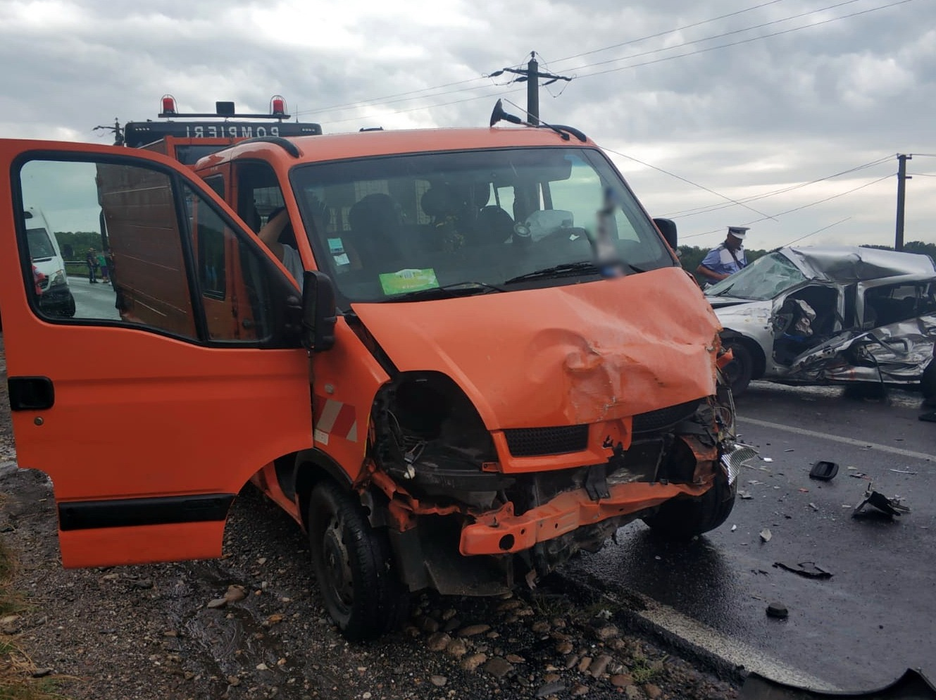 Doi oameni au fost răniți grav în urma impactului de pe DN 72A