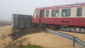 Accident grav în Timiș! Un camion a fost lovit în plin de un tren. Circulația a fost oprită