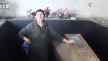 VIDEO De-a dreptul SOCANT! O femeie isi tine in casă fiul decedat acum 18 ani! Cum arată acum trupul neinsufletit al băiatului