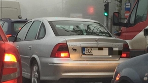 A strârnit hotote de râs în traficul din Bucureşti! Ce număr de înmatriculare are acest şofer din Buzău