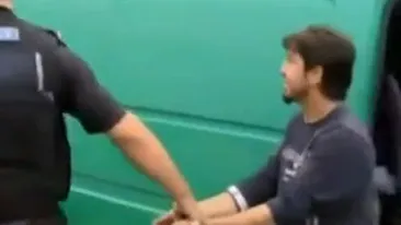 VIDEO SENZATIONAL! Uite cum se apara un tigan roman prins la furat in Anglia: Yes boss, sorry boss! Bag p*** in voi