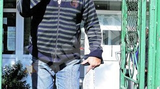 Adrian Iovan este suparat ca nu-i ajung banii! A plecat ingandurat de la Casa de Pensii