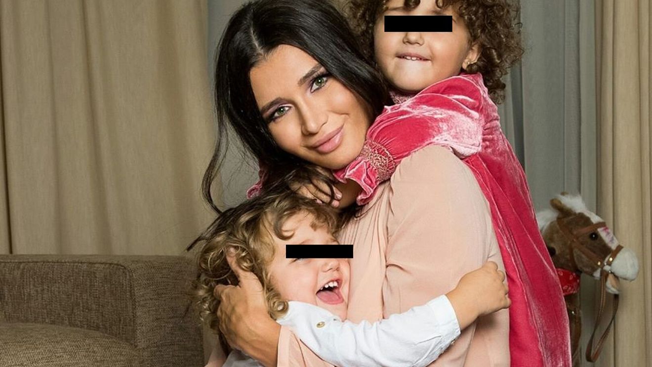 Cine e bărbatul care ”suplimentează” lipsa tatălui copiilor Elenei Băsescu? Îşi petrece timpul cu ei, iar cei mici îl adoră