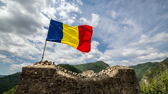Cum s-a schimbat viața românilor în ultimele două săptămâni - Magazine luate cu asalt, izolare la domiciliu, vacanțe anulate