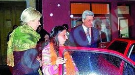 Nastase ofera echipe de fotbal, Raluca Turcan masini