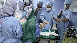 Medicii i-au facut CEZARIANA, pentru ca nu putea sa NASCA! Au incremenit cand au vazut ce era in BURTA femeii