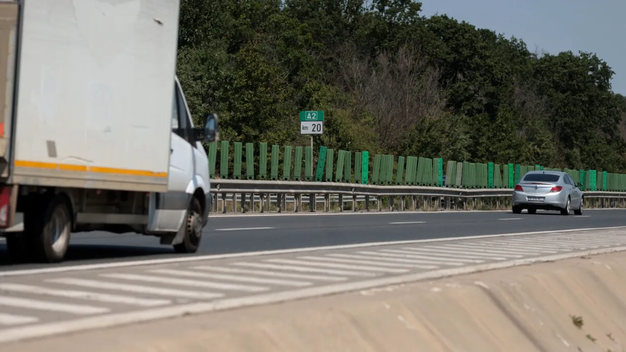 Autostrada A2, închisă temporar după ce resturi de animale sacrificate au fost împrăștiate pe carosabil