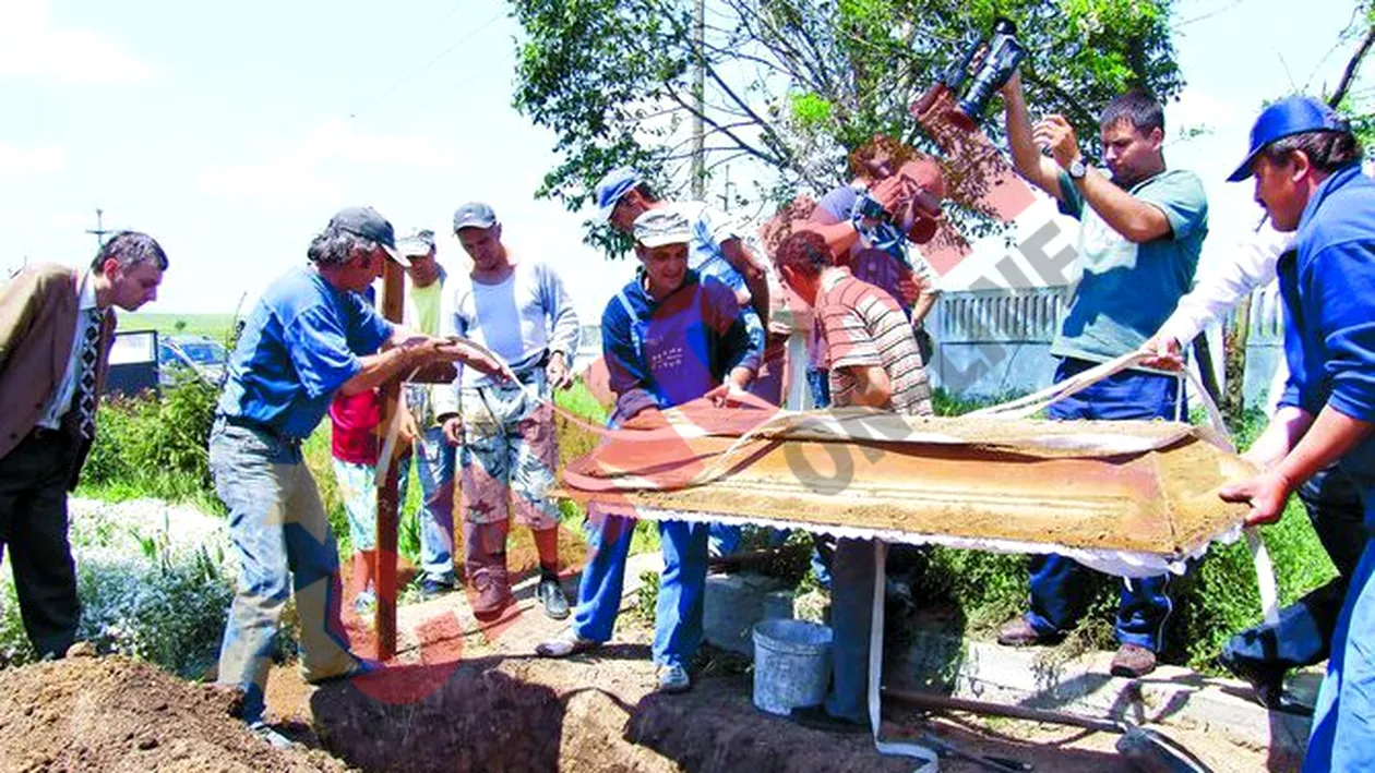 Au dezgropat-o pe femeia ucisa prin infometare