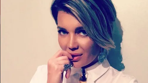 O prezentatoare TV de la noi şi-a făcut abdomen ”beton” în numai 6 săptămâni! Care e secretul siluetei ei şi ce a mâncat ca să obţină ”pătrăţelele” mult dorite