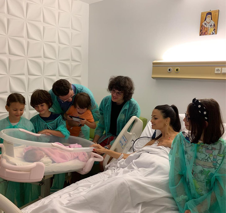 Anca Serea, fotografie emoționantă! Ce imagine a postat vedeta la scurt timp după ce a născut