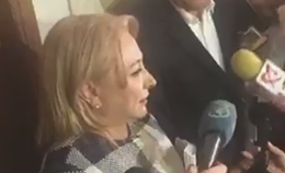 Transformare radicală de look. Cum s-a afişat în public premierul desemnat al României, Viorica Dăncilă!