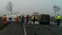 Accident grav pe DN 2! Trei persoane au murit şi alte 18 au fost rănite