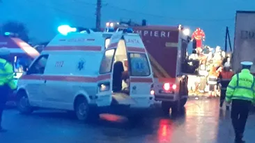 Accident cumplit pe DN6! Două TIR-uri s-au ciocnit violent, iar unul dintre șoferi a rămas încarcerat