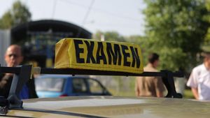 Cum a vrut un tânăr din Giurgiu să obţină permisul de conducere. Poliţiştii au descoperit totul