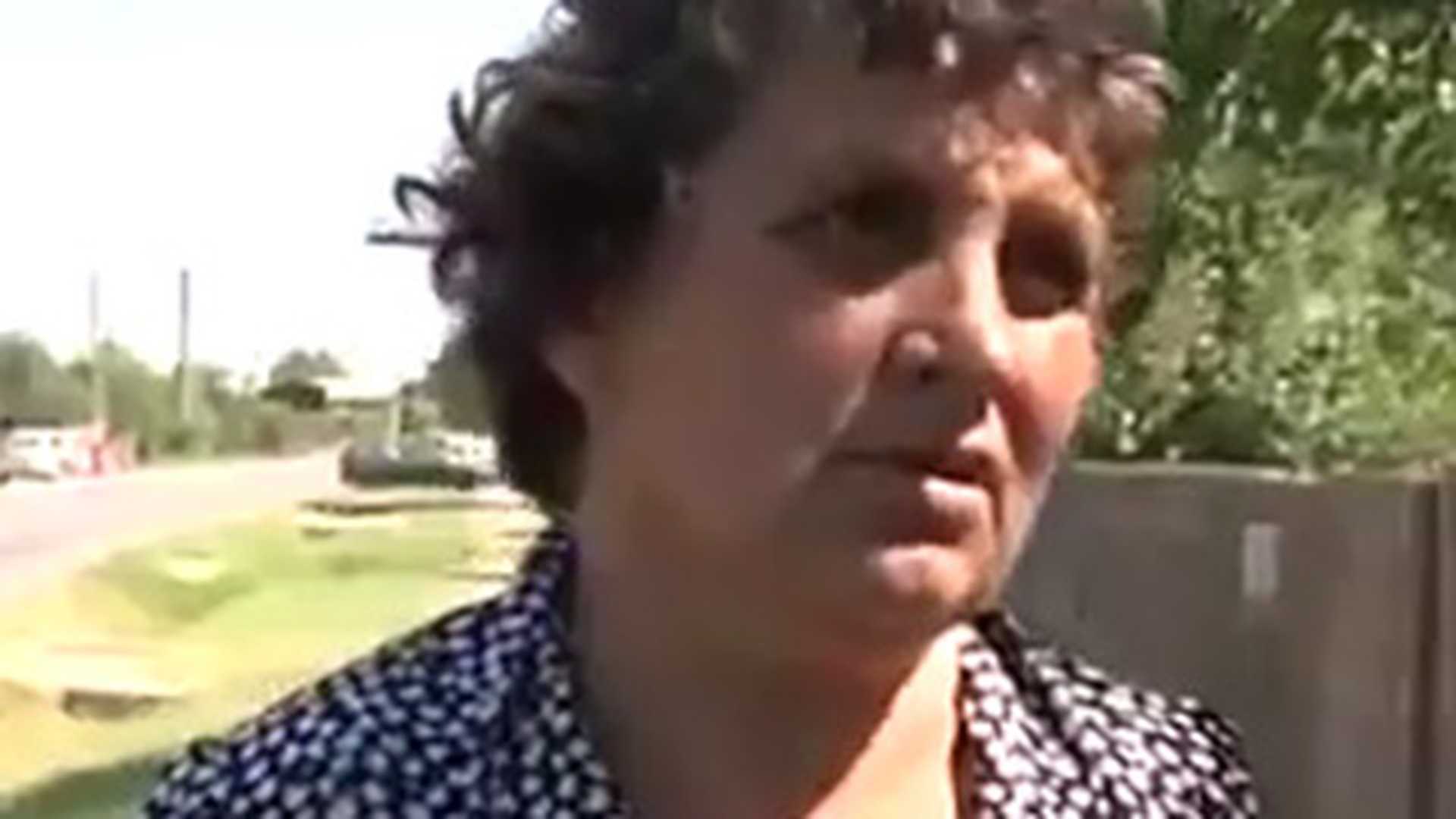 VIDEO plin de tampenii! Ce-au inteles "alegatorii" de la tara din tentativa de sinucidere a lui Adrian Nastase: "E trucaj, de ce nu te-ai impuscat sa mori? Inseamna ca nu e meserias! A stat Satana in spatele lui sa-si faca rau, l-a convins!"