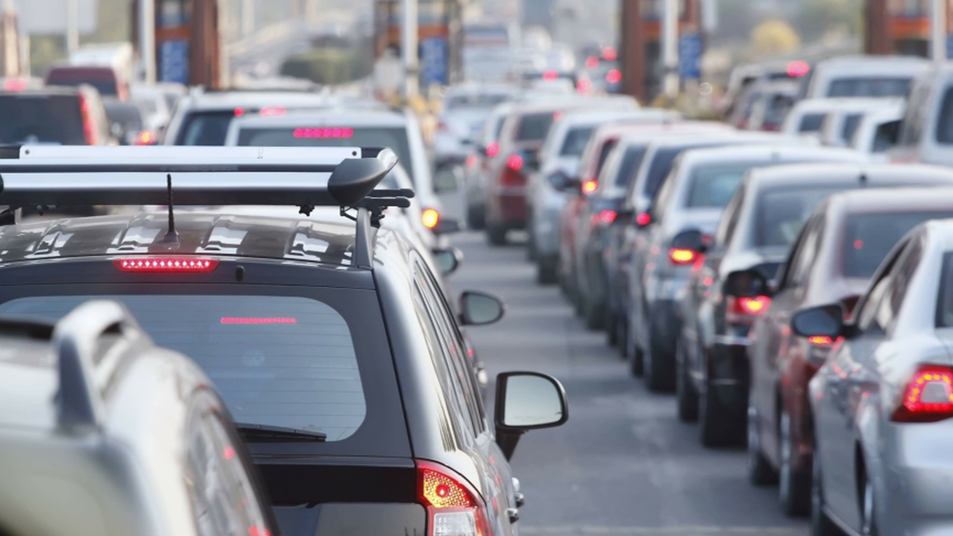 ATENȚIE ȘOFERI! Aglomerație pe Valea Prahovei și pe Autostrada Soarelui
