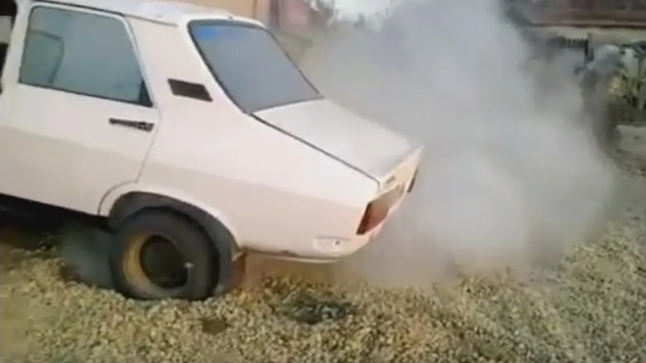 Cum a ajuns Dacia 1310 a lui Guţă să facă senzaţie pe Internet. Toată lumea pare vrăjită. „Asta e propulsie!“