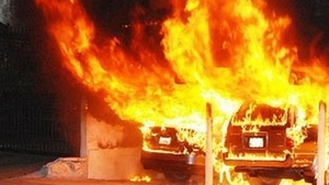 Stare de alertă în Suedia! 100 de mașini incendiate și lupte de stradă cu poliția VIDEO