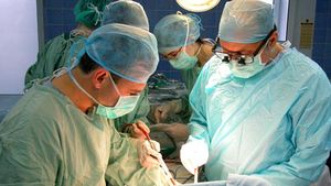 A crezut că nu aude bine! Un bucureștean, martor la un dialog halucinant între un medic și o asistentă: ”Mi-a scăpat o lacrimă”
