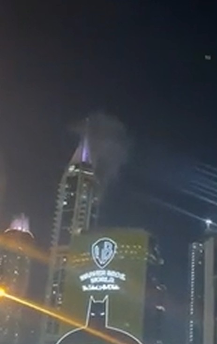 Panică în Dubai! Zgârie-nori, în flăcări: mai multe clădiri au fost evacuate de urgență
