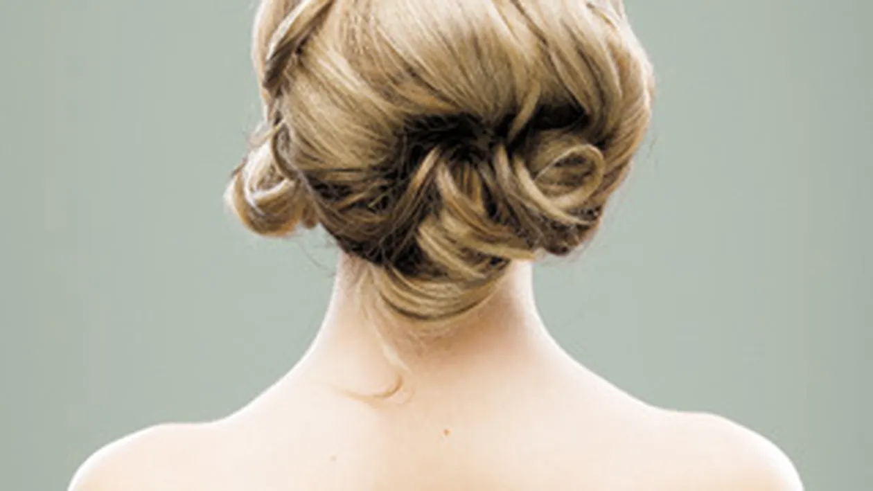 Soarele, dusmanul parului! Trucuri pentru a ne proteja de ultraviolete si sfaturi pentru coafuri de vara