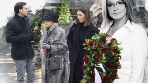 Primele imagini cu familia îndurerată a Cristinei Țopescu. Sicriul cu trupul neînsuflețit al jurnalistei, depus la capela Cimitirului Bellu